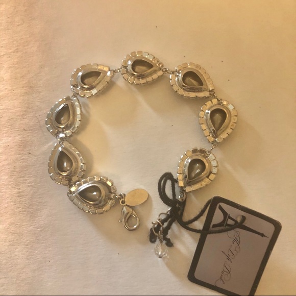 Swarovski crystal teardrop bracelet - Picture 4 of 5